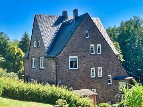 Seitenansicht - 8 Zimmer Doppelhaushälfte zum Kaufen in Lengenfeld