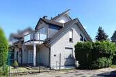 Ein Traumhaus im Grünen - Raum für Familie, Leben & Träume - Einfamilienhaus mit Einliegerwohnung in ruhiger Wohnlage