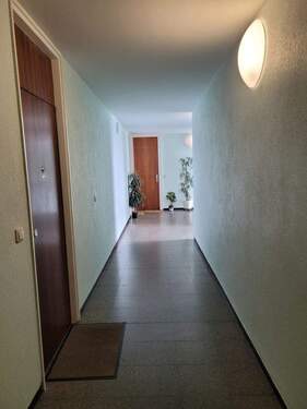 zur Wohnung - 