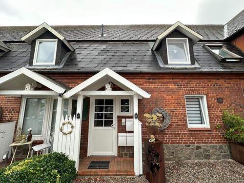 Außenansicht - Nur für Mieter über 50 Jahre! Wunderschöne 3-Zi-Whg im 1. OG mit Gartenanteil