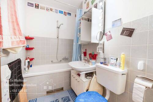 Badezimmer - Etagenwohnung mit 40,00 m² in München zum Kaufen