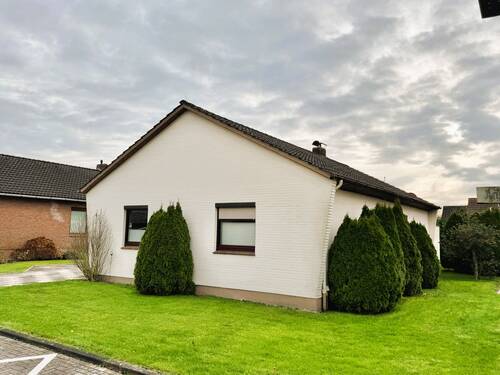 Ansicht - Ihr neues Zuhause wartet auf Sie! Gepflegtes EFH - nur ein 'Katzensprung' zur Weser