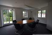 Besprechungsraum mit Zugang zum Balkon - 
