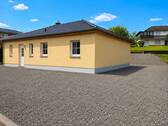 Aussen - Moderner Neubau-Bungalow mit Garten & Wärmepumpe - ideal für Familien