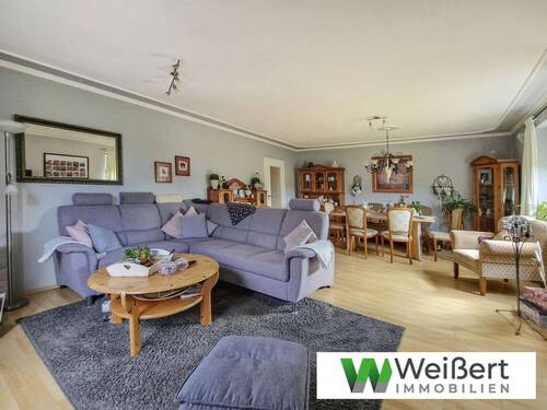 Wohnzimmer - Wohnen auf 142 m²: Helle 4-Zimmer-Obergeschosswohnung mit Balkon und Zugang zum Garten