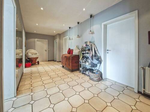 Diele - 4 Zimmer Etagenwohnung zum Kaufen in Hohenaspe