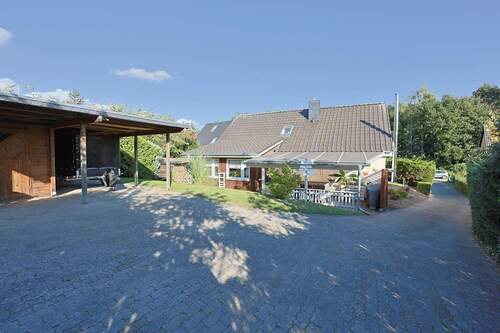 Carport - 5 Zimmer Einfamilienhaus in Wankendorf