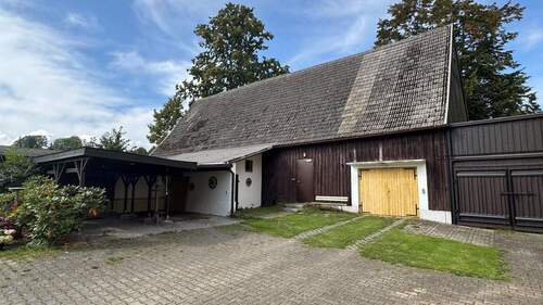 Nebengelass mit Carport - Werkstatt / Scheune - 