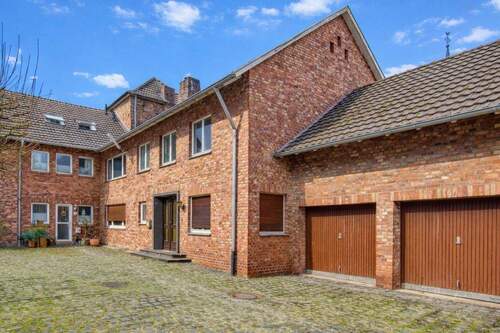 Hofansicht - 1 Zimmer Einfamilienhaus zum Kaufen in Köln-Widdersdorf