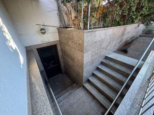 Ausgang Keller mit Naturstein - 