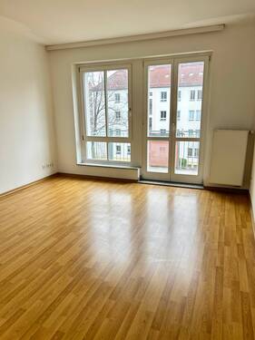 Wohnzimmer - 2 Zimmer Etagenwohnung zur Miete in Chemnitz