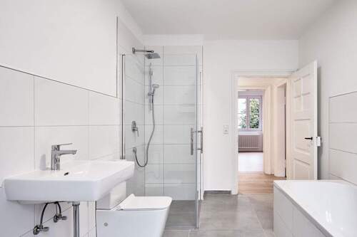 Bad mit Badewanne - 
