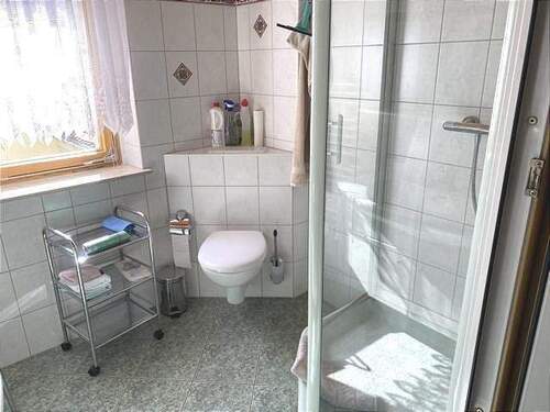Bad mit Dusche im OG - 