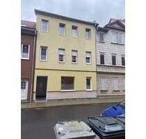 3-Fam.-Haus in Arnstadt, 2 WE vermietet, 1 WE behindertengerecht mit ca. 100 m² Wfl. frei, Garten