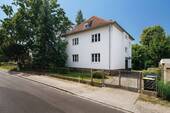 Bild 1 - Charmante Familienidylle mit Potenzial auf weitläufigem Grundstück