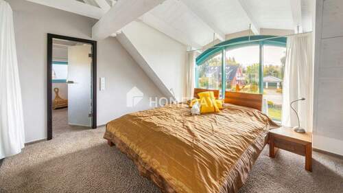 1. OG Schlafzimmer 2 - 