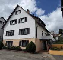 Viel Platz & Gartenparadies: Zweifamilienhaus in Schömberg zum Modernisieren
