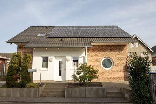 Frontansicht - 5 Zimmer Einfamilienhaus zum Kaufen in Jüchen