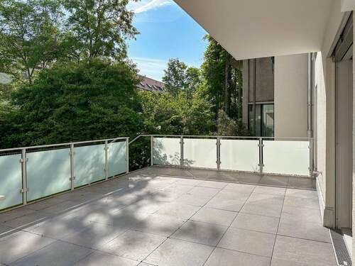 Großzügige Terrasse mit Blick ins Grüne - Etagenwohnung mit 146,90 m² in Leipzig zum Kaufen