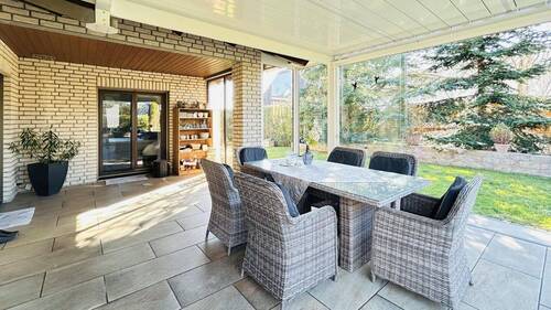 großzügiger und sonniger Wintergarten - Exklusives Wohnen auf einer Ebene