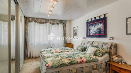1. OG Schlafzimmer 1 - 
