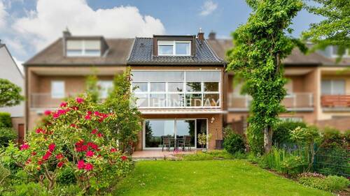 Hausansicht Rückseite - Großzügiges Reihenmittelhaus mit Einliegerwohnung, Wintergarten und Blick ins Grüne in Köln-Zündorf