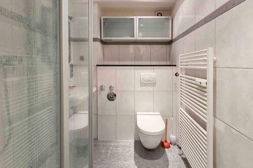 Badezimmer - Etagenwohnung mit 54,30 m² in Köln zum Kaufen