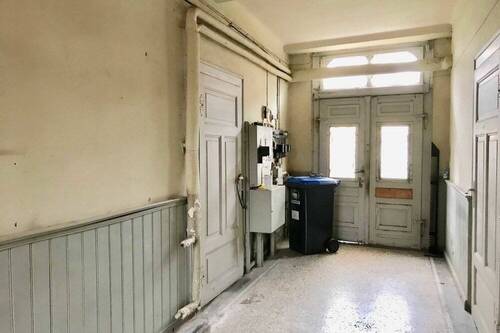 Flur mit historischem Türbestand - 