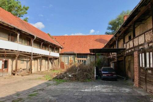 Innenhof - Mehrfamilienhaus, Wohnhaus mit 500,00 m&sup2; in Tonna / Gräfentonna zum Kaufen