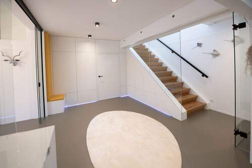 Flur - 8 Zimmer Mehrfamilienhaus, Wohnhaus zum Kaufen in Windesheim