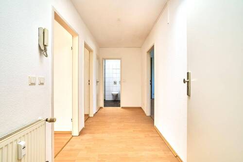 Geräumiger Flur, Wand rechts nichttragend - 
