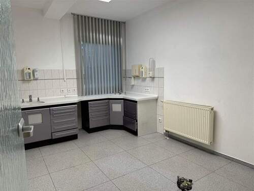 Behandlungszimmer 1 - Büro in Adelebsen zur Miete