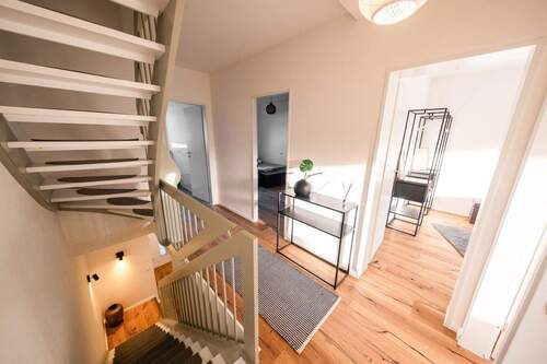 1. OG: 3SZ + Bad - 5 Zimmer Reihenmittelhaus in Germering