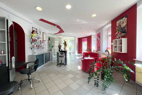 Großer heller Hauptraum mit abgeteiltem Ladenteil_ - 