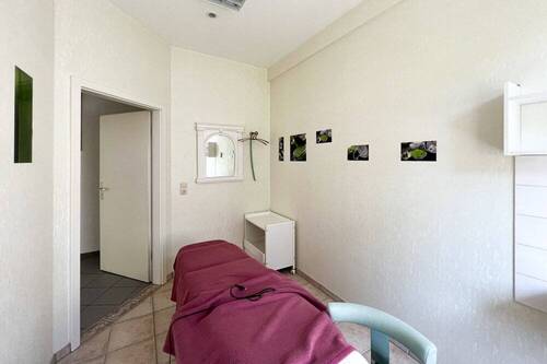 Mittleres Zimmer mit Fenster zur Auenstraße - 
