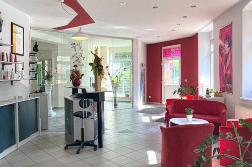 Ladeneingang mit Glastür zum rechten Ladenteil - Gewerbeobjekt (Büro, Produktion, Verkauf) in Erfurt zum Kaufen