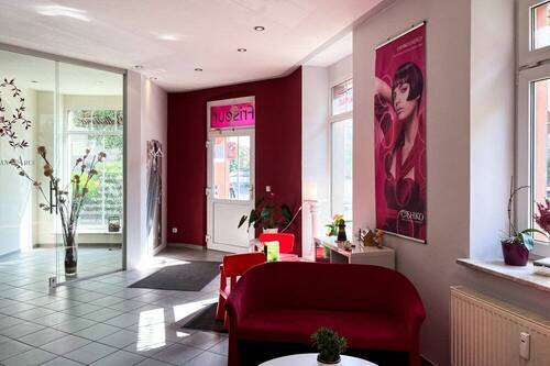 Eingangsbereich mit später eingebauten Wänden - 