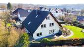Haus und Staumauer - 