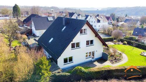 Haus und Staumauer - 