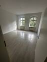 Wohnzimmer.jpeg - 4 Zimmer Etagenwohnung in Weißenfels