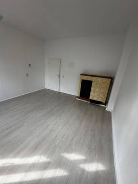 Wohnzimmer (1).jpeg - Etagenwohnung mit 81,80 m&sup2; in Weißenfels zur Miete