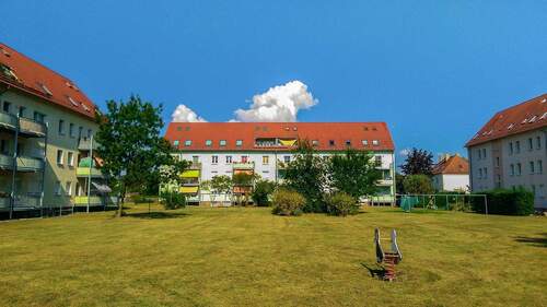 Außenansicht - 4 Zimmer-Wohnung mit Balkon - 385,00 EUR Kaltmiete, ca.  79,30 m² Wohnfläche