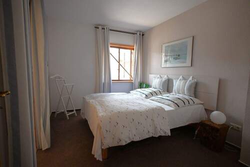 Schlafzimmer mit angrenzendem Ankleidezimmer - 