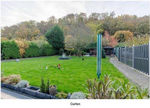 Blick rechts vom Haus in den Garten.JPG - 