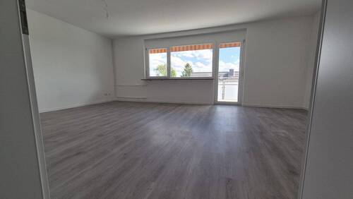 Bild 1 - Sanierte 4-Zimmer-Wohnung mit Balkon & Einbauküche