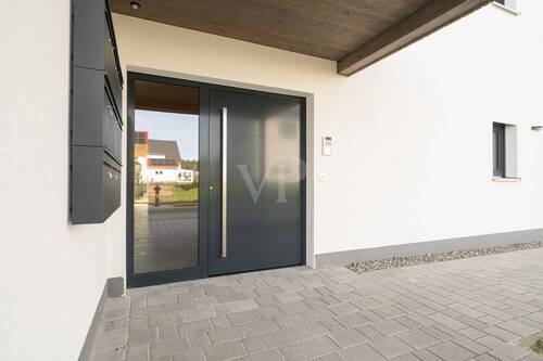 Hauzugang - 4 Zimmer Etagenwohnung zum Kaufen in Flachslanden