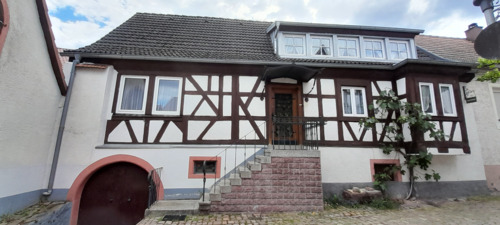 1.Haupthaus mit Unterkellerung (1) - 6 Zimmer Einfamilienhaus zum Kaufen in Rhodt unter Rietburg