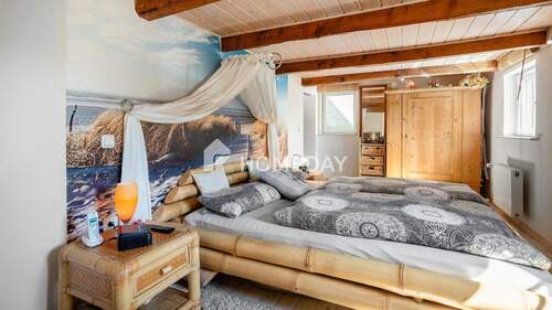 1. OG Schlafzimmer 1 - 