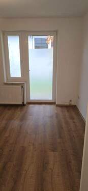 Wohn und Schlafzimmer - 1 Zimmer Etagenwohnung zur Miete in Kölln-Reisiek