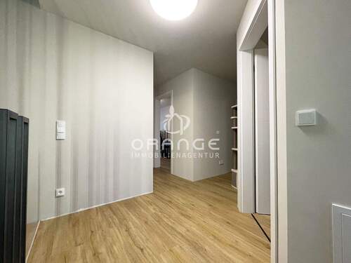 Vom Flur des 1. OGs gehts in die Kinderzimmer oder Büros, wie Sie es möchten! - 